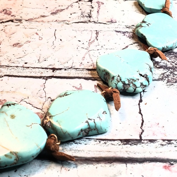 18 in turquoise howlite stone slab suede necklace - Picture 2 of 2